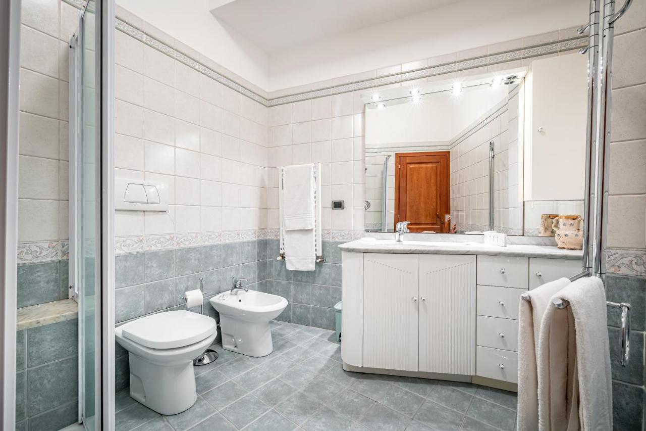 Yid Elegant Apt With Garage Florenţa Exterior foto