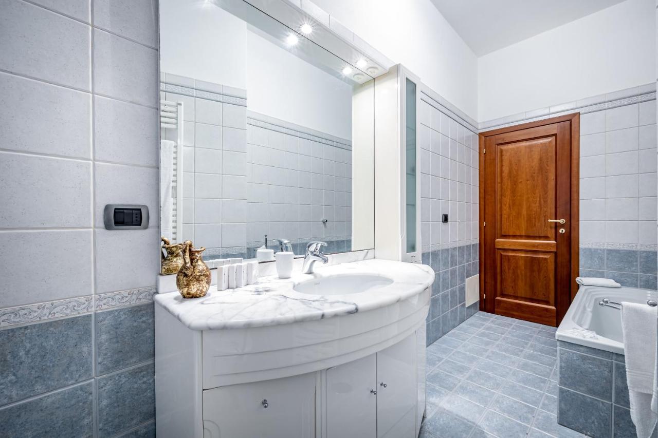 Yid Elegant Apt With Garage Florenţa Exterior foto