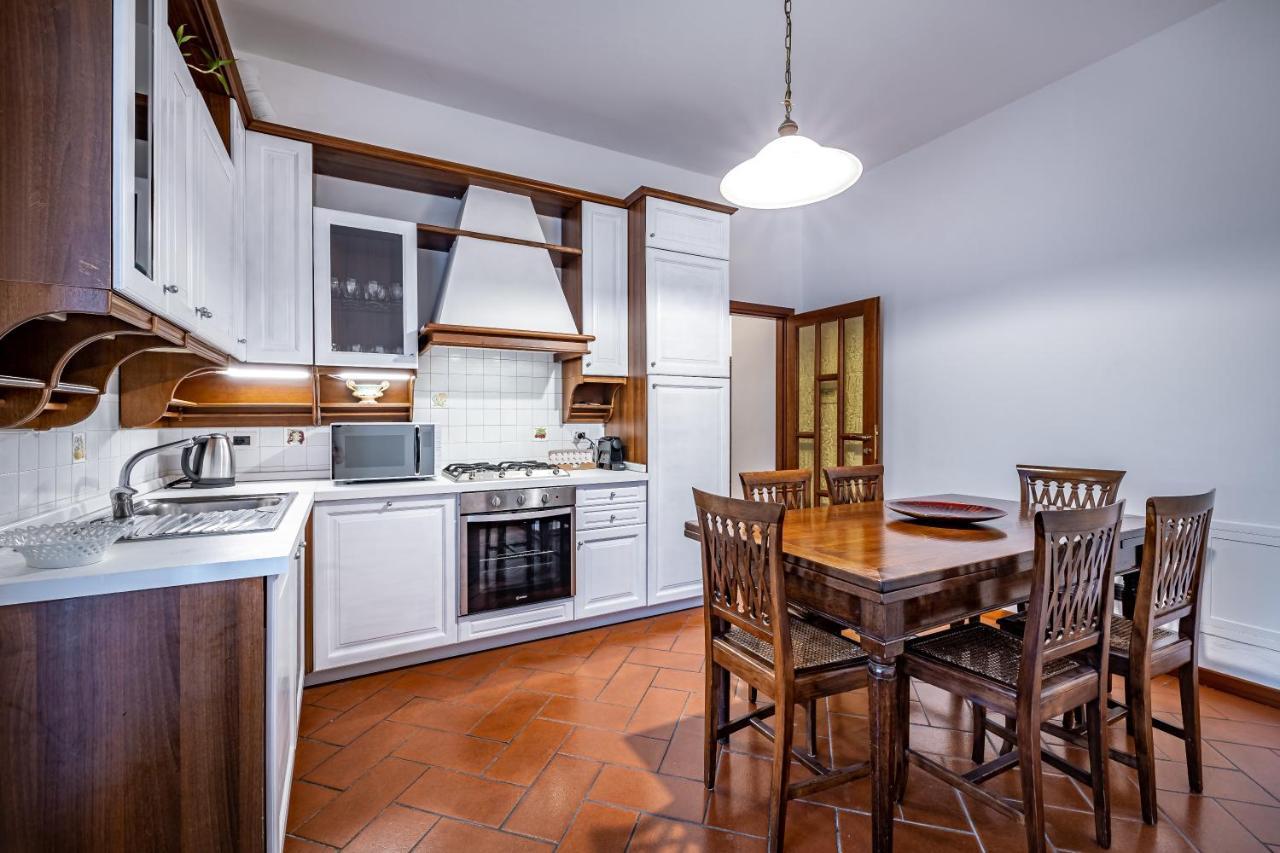 Yid Elegant Apt With Garage Florenţa Exterior foto
